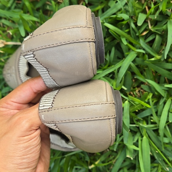 Tory Burch Tan Slip-On Flats Size 9M - Picture 8 of 8